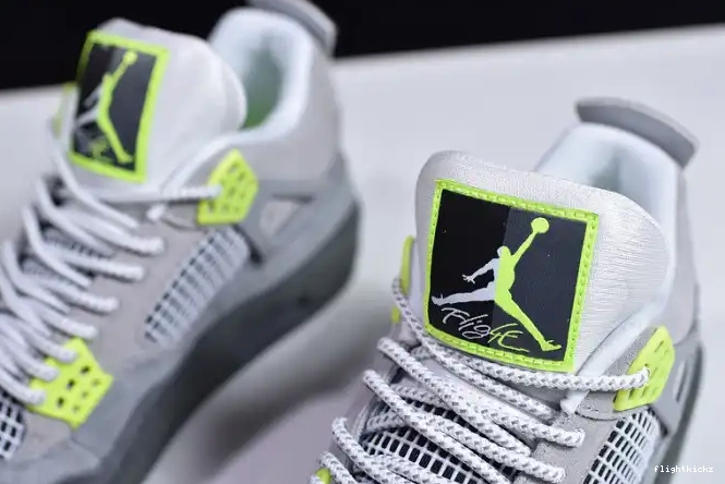 SE 4 Air Jordan Neon CT5342-007 0427